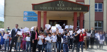 Geleceimizin teminat ocuklarmz yetitirmek zere, 2006 Ylnda Naim Ate lkretim Okulunu hizmete aan ve tm eitim materyallerini salayan Atesan Ambalaj, eitim kalitesinin srdrlmesi iin desteini devam ettirmektedir.